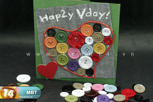 Làm thiệp cho valentine trắng bằng cúc áo
