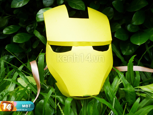 Mày mò làm mặt nạ Iron Man tặng nhóc em
