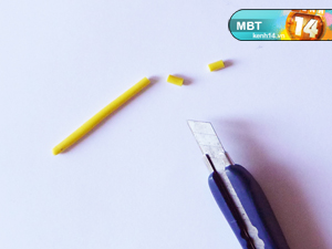 Móc điện thoại dây pháo đỏ nhớ Tết năm xưa