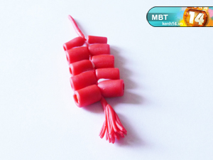 Móc điện thoại dây pháo đỏ nhớ Tết năm xưa