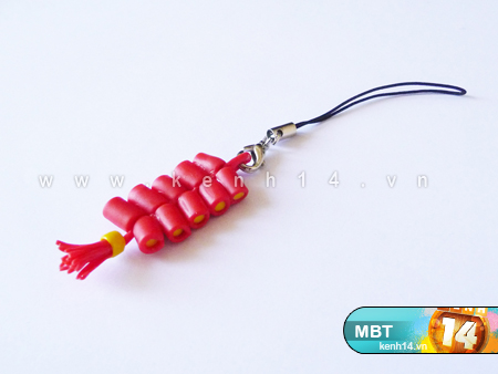 Móc điện thoại dây pháo đỏ nhớ Tết năm xưa
