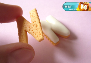 Móc khóa bánh quy chữ chỉ muốn cắn