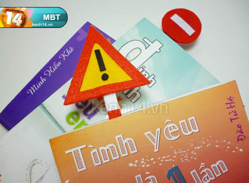 Tự tay may vá bookmark biển báo giao thông