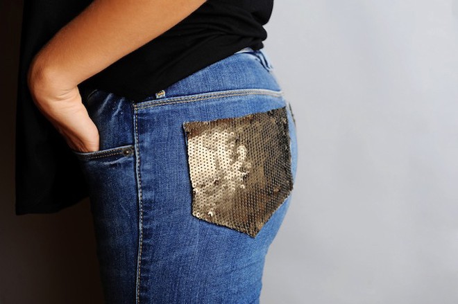 F5 quần jeans cũ với sequin lạ mắt