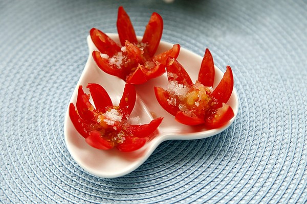Hai cách tỉa cà chua bi đơn giản mà xinh xắn