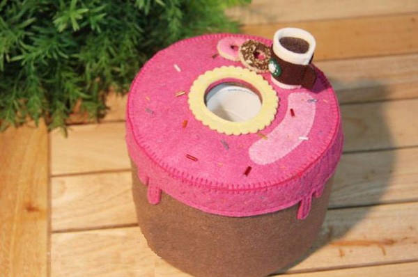Làm hộp đựng khăn giấy hình bánh donut dễ thương