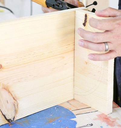 Tự chế chậu cây treo tường cho nhà thêm xanh